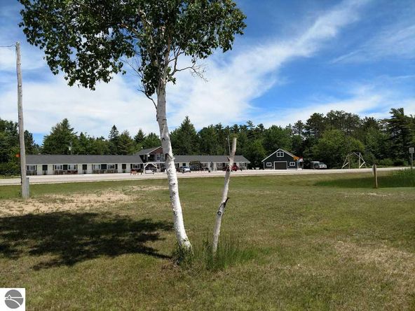 16086 Us Hwy 2, Cooks, MI 49817